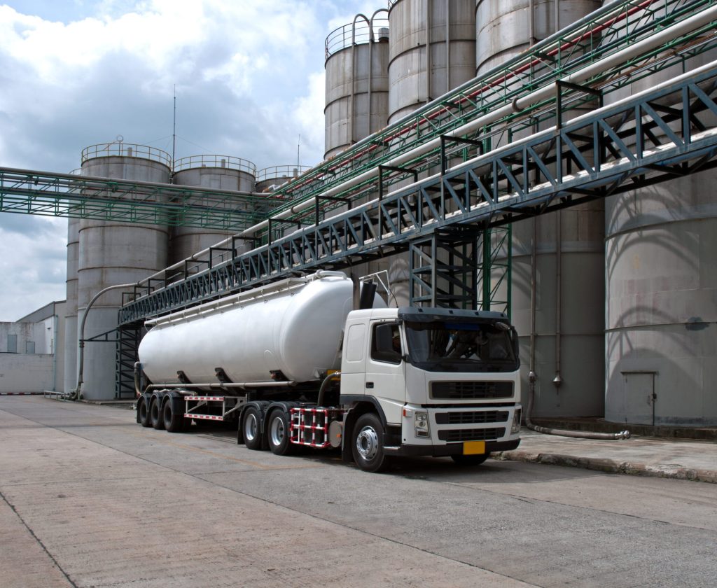 tanker-truck-delivery-danger-chemical-in-petroche-2026-01-05-01-04-32-utc (1)
